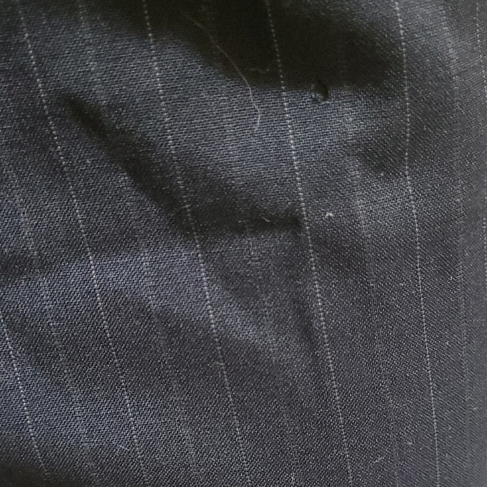 Elegant Tristan & Iseut Pinstripe Skirt - Picture 5 of 8